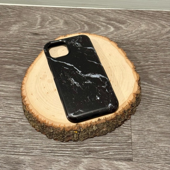 Casely iPhone 11 Pro Max Case Sleek Black Marble with Mag Safe - Picture 6 of 8